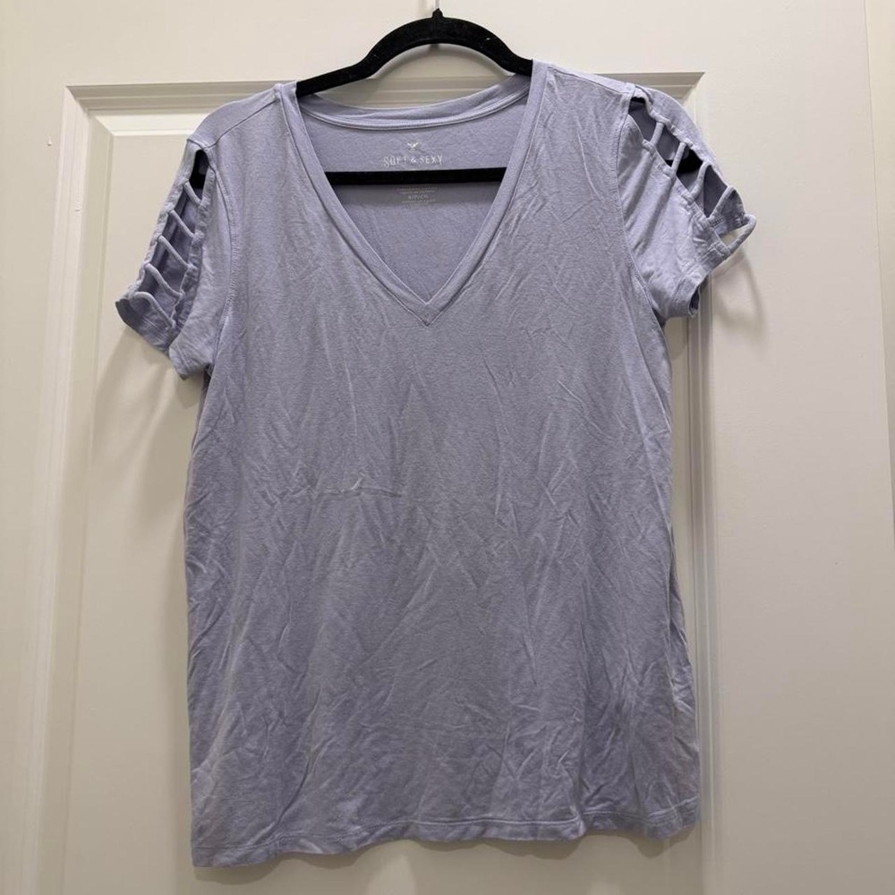 American Eagle Soft & Sexy Lavender V-Neck Tee Lattice Sleeve Small